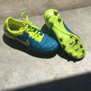 Soccer cleats